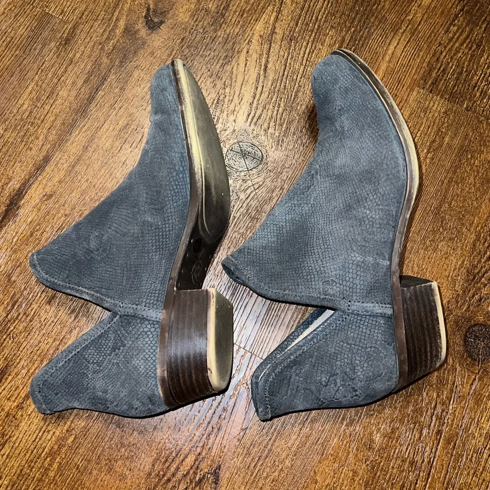 Lucky Brand Gray Snakeskin Leather Low Block Heel Ankle Boots Size 8.5 - Picture 5 of 9